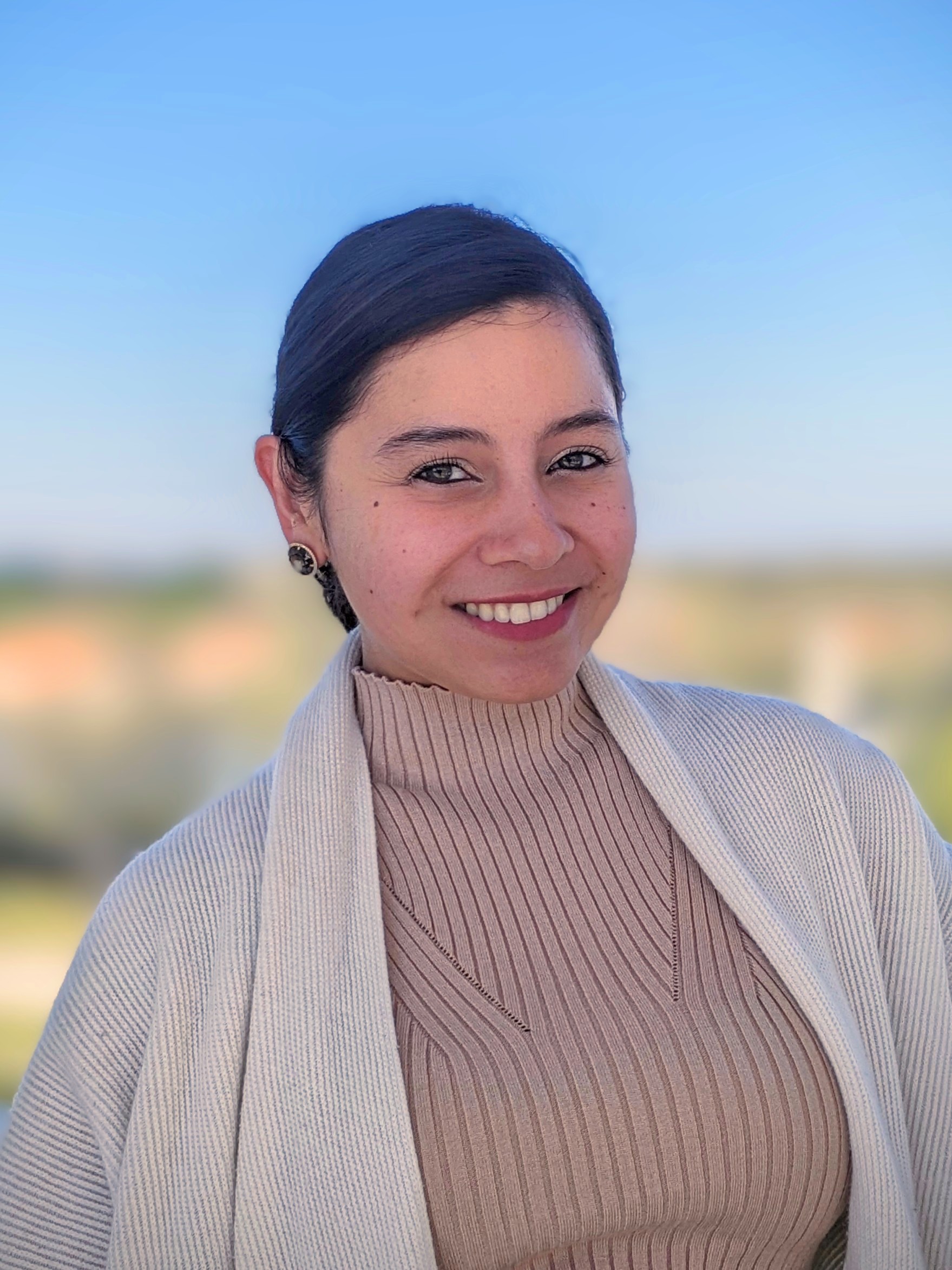 Stessy Cocerez Headshot 2024.jpg