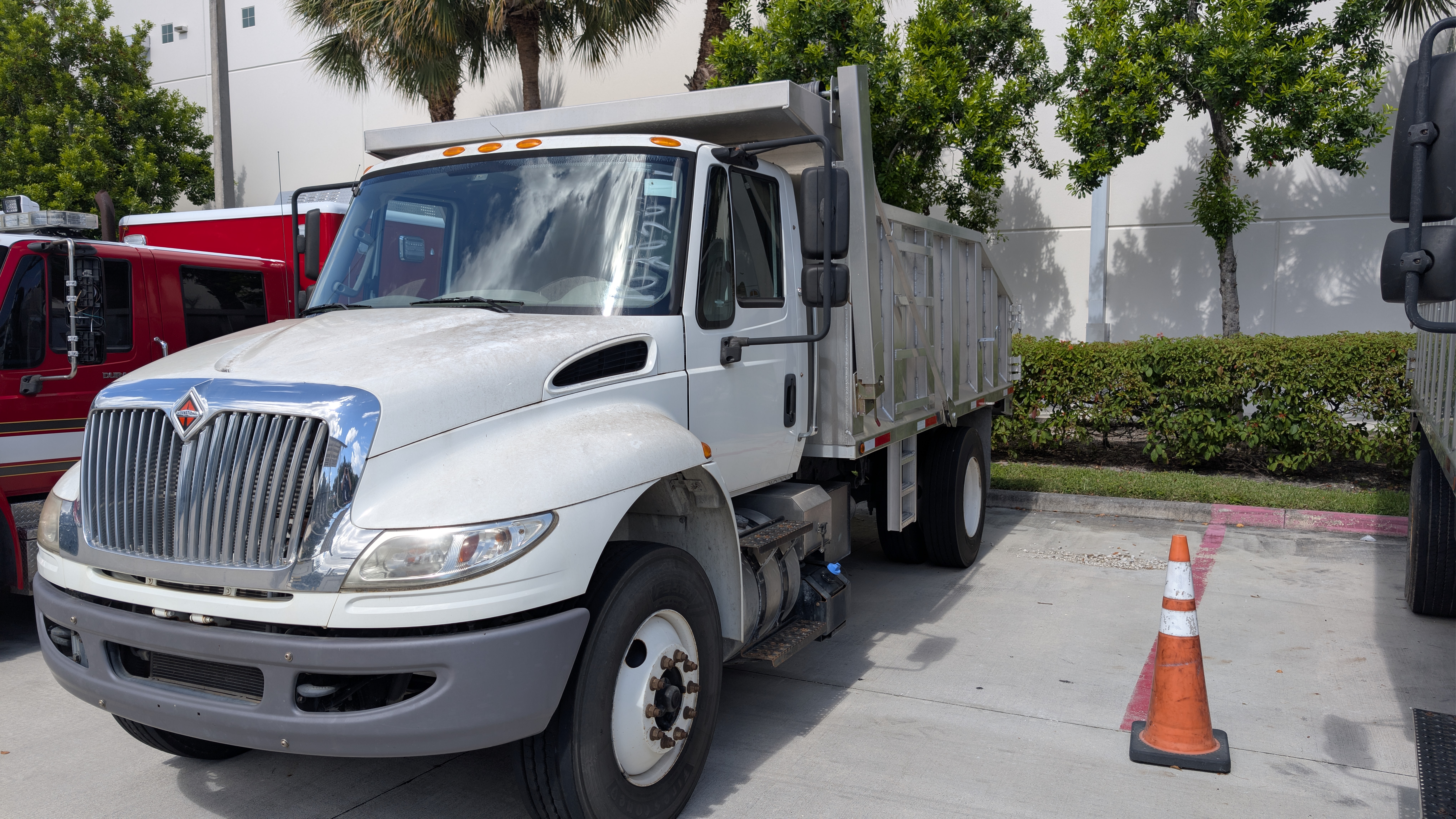 2018 INTERNATIONAL 4300 FLAT BED 14 FT DUMP TRUCK