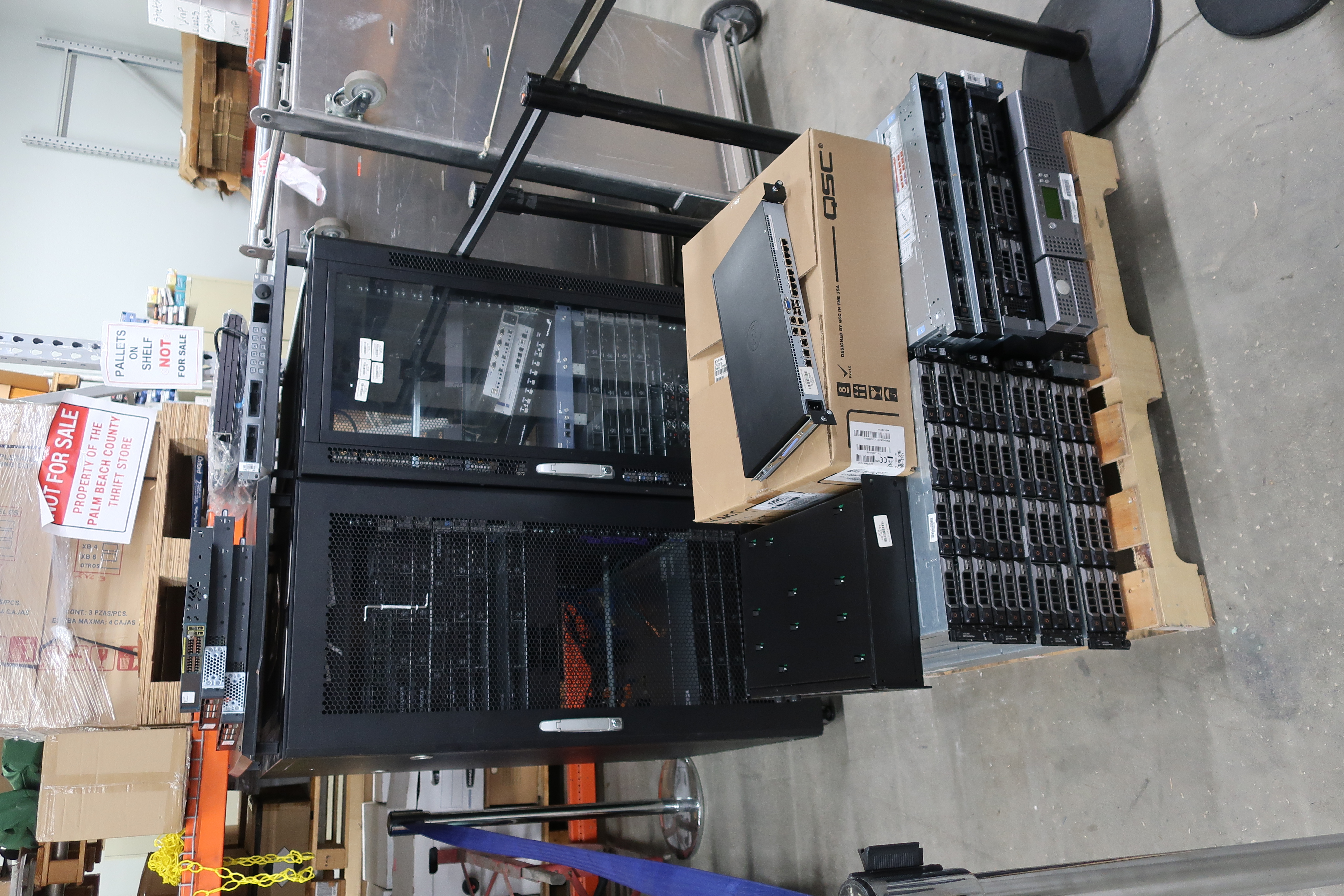LOT OF MISCELLANEOUS SERVER & IT EQUIPMENT