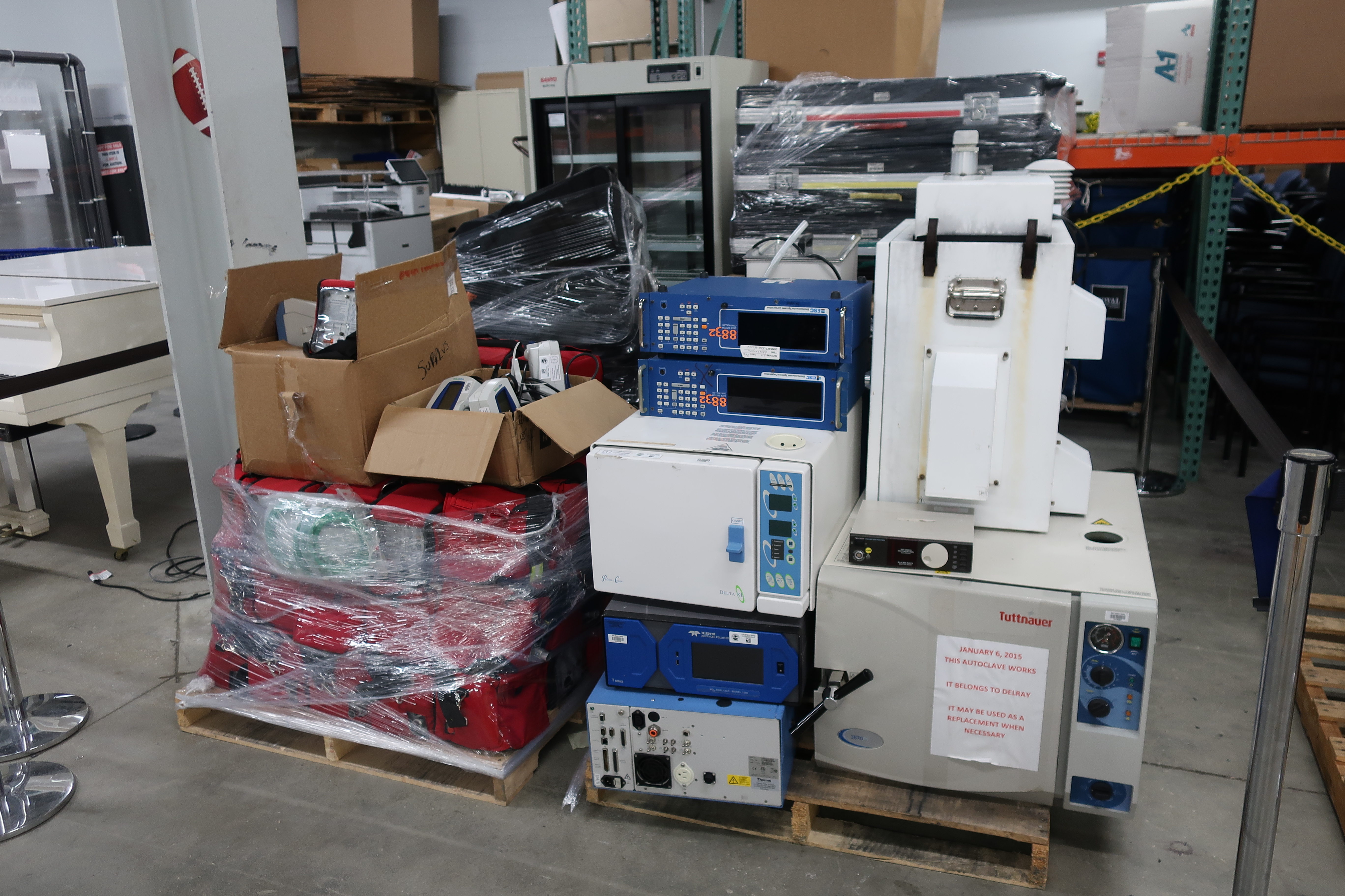 LOT OF MISCELLANEOUS HEALTH EQUIPMENT