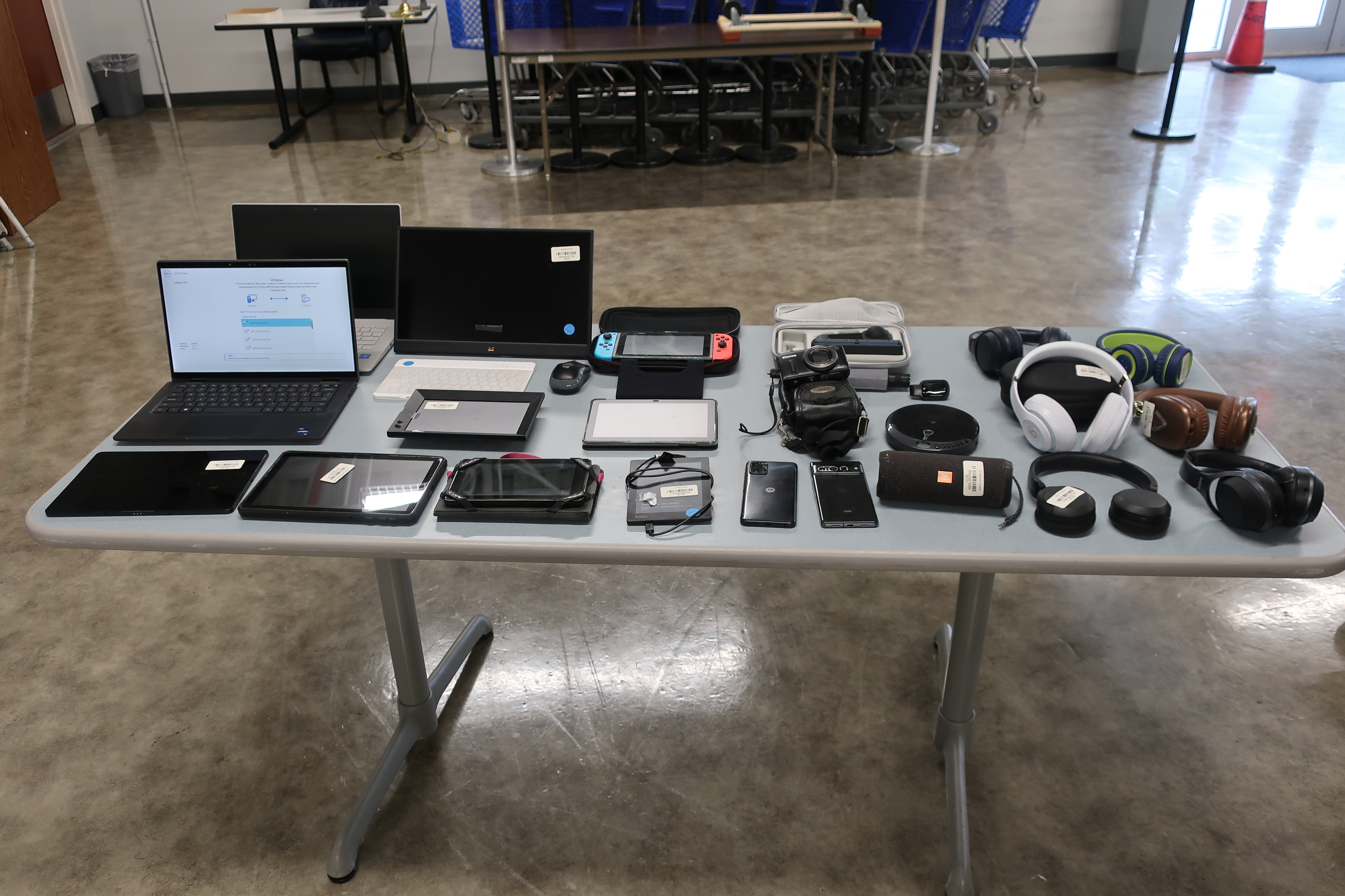 LOT OF VARIOUS COMPUTERS, TABLETS, CELL PHONES & OTHER MISCELLANEOUS DEVICES