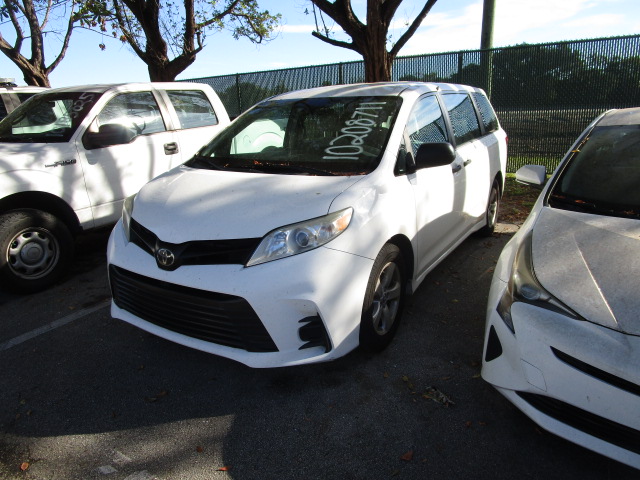2018 TOYOTA SIENNA MINI VAN