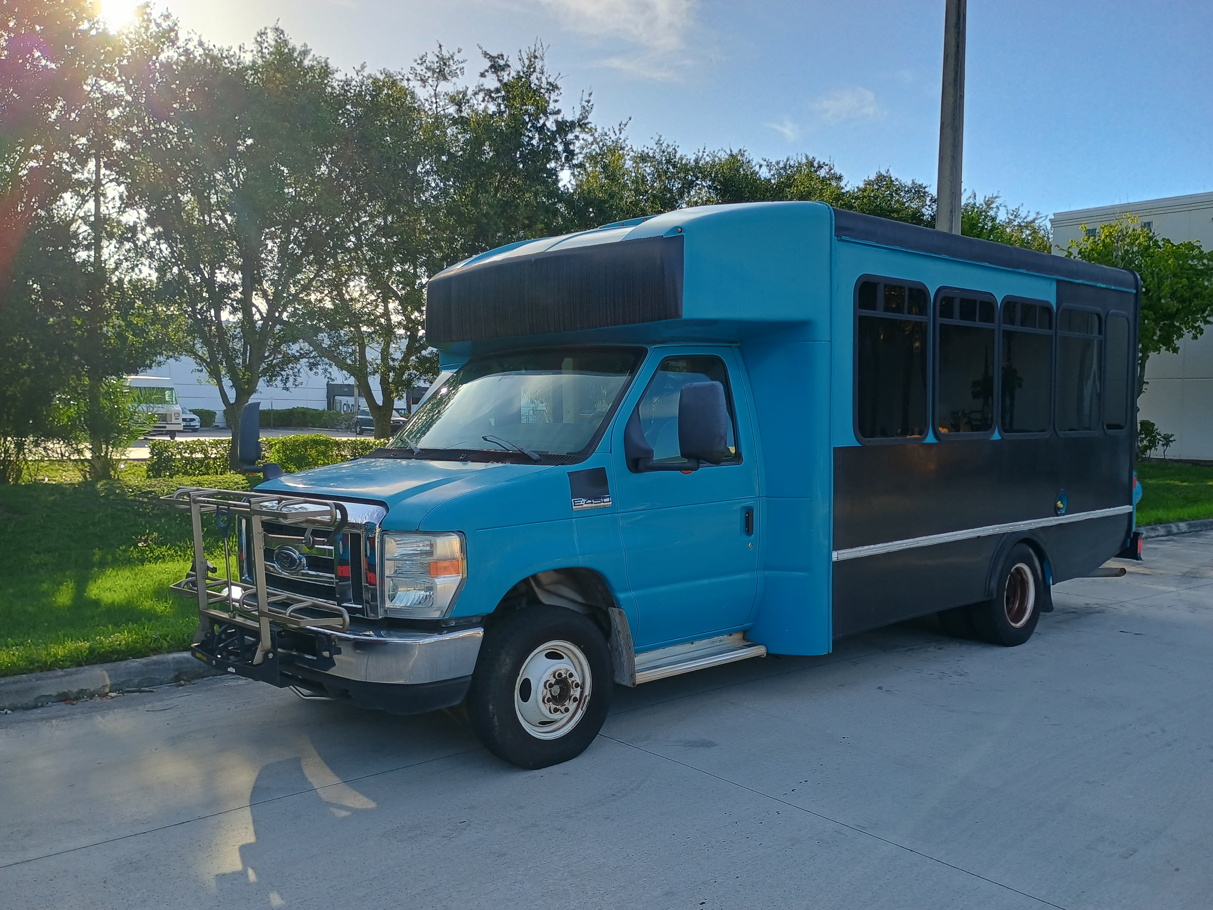 2019 FORD E450 TURTLE TOP CUTAWAY BUS
