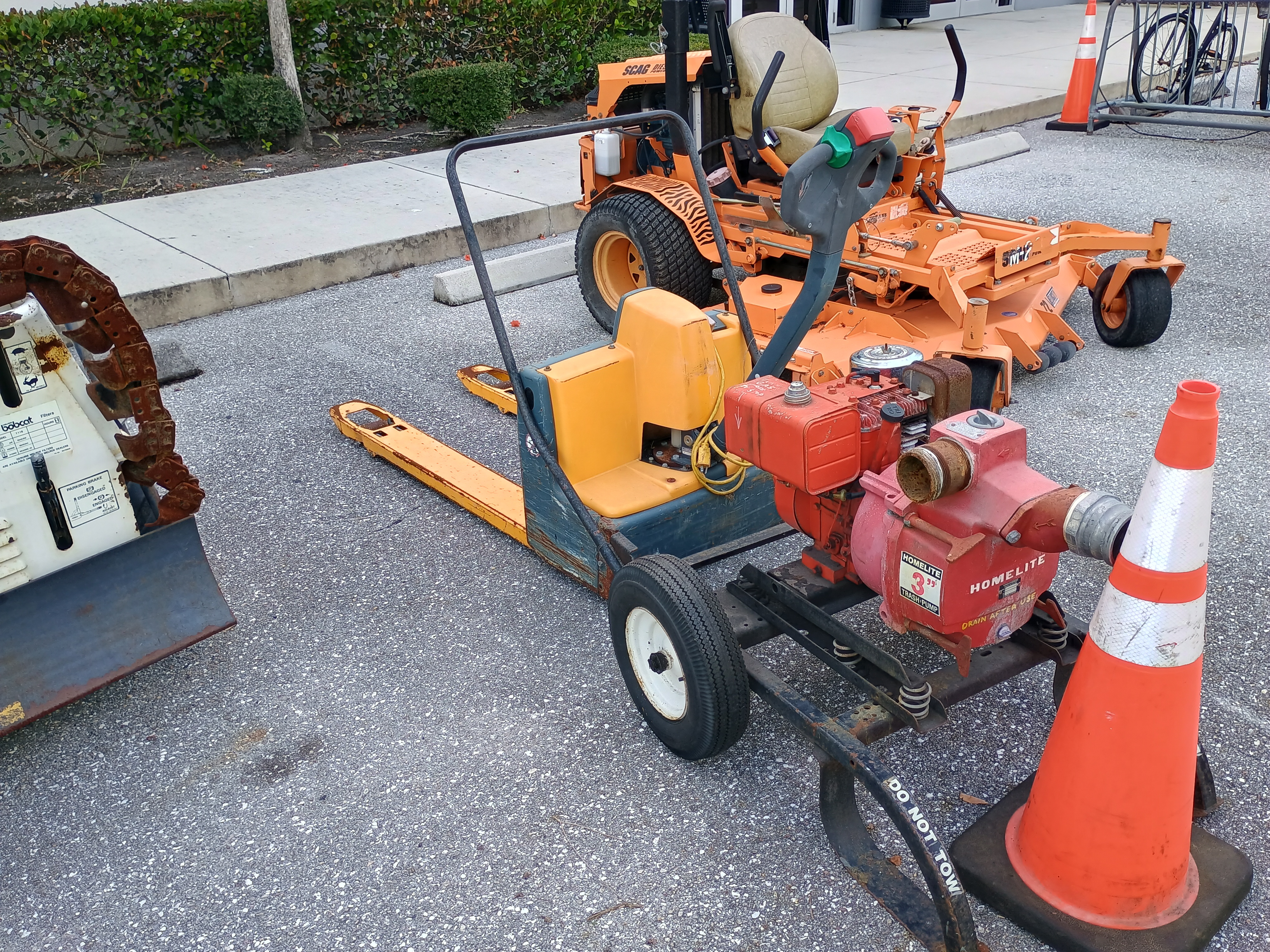 LOT of MISCELLANEOUS INDUSTRIAL EQUIPMENT