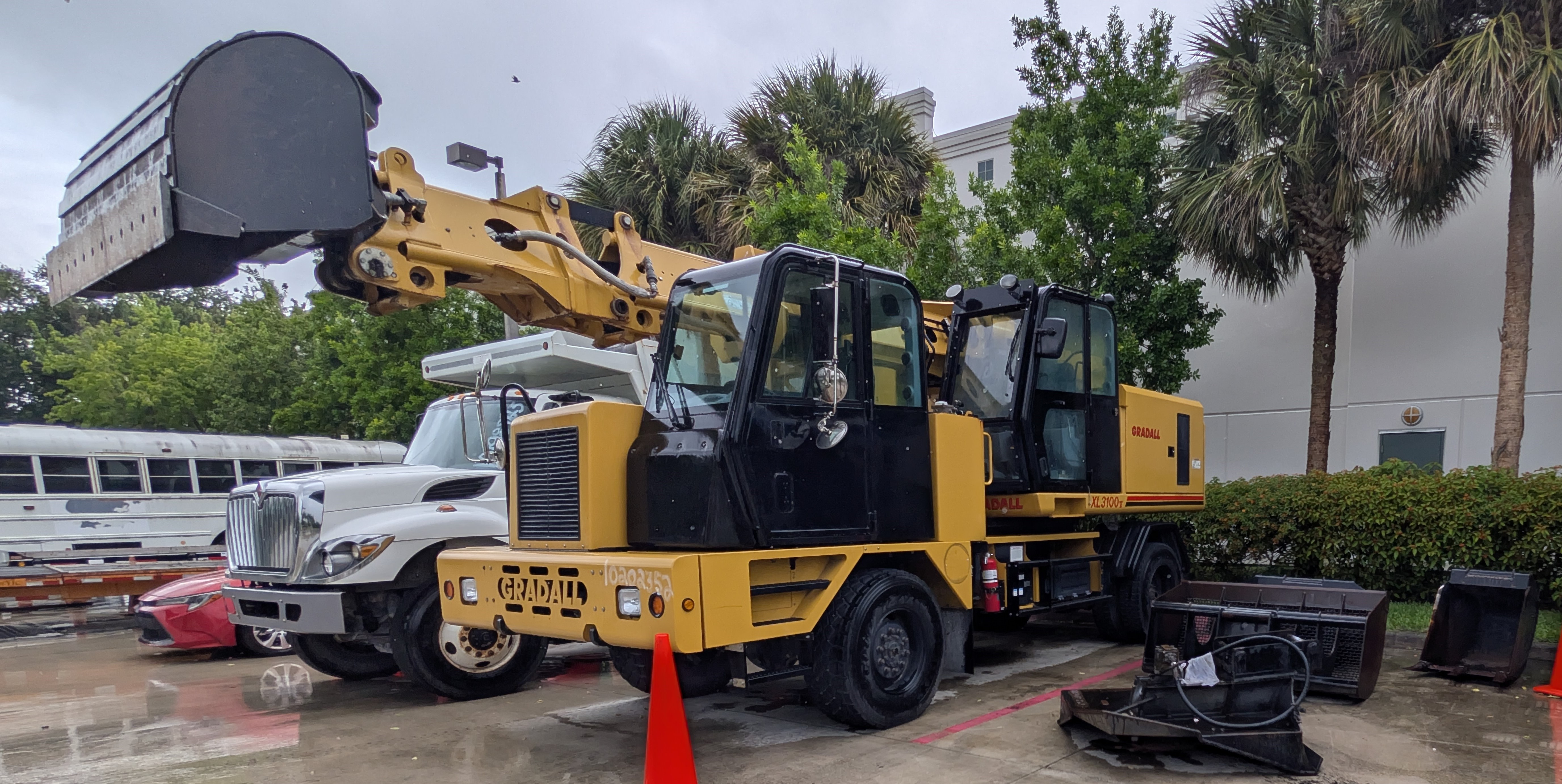 2016 GRADALL XL3100 EXCAVATOR WITH ATTACHMENTS