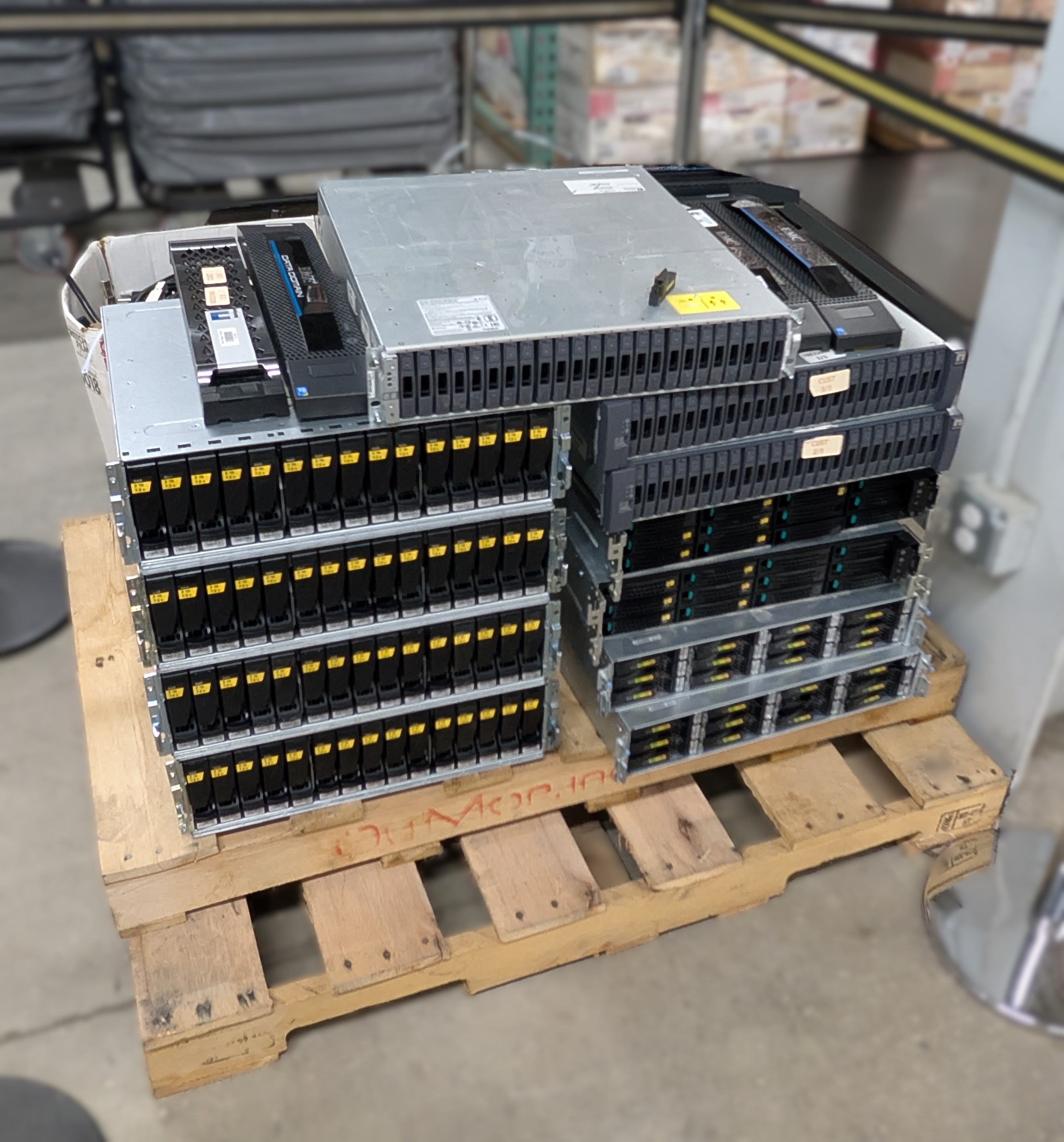 LOT of NETAPP & EMC2 SERVER STORAGE EQUIPMENT