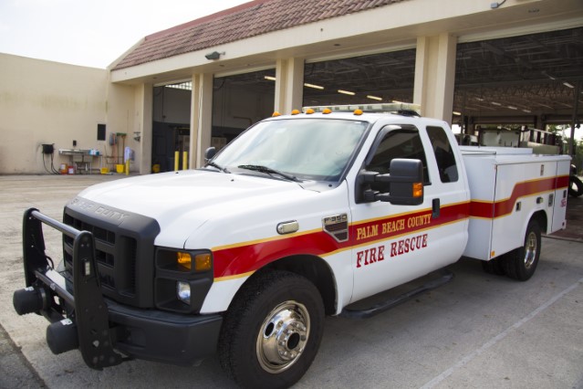 Type of Unit:  Paramedic Supervisor 
Station:  42 
Year Built:  2010 
Manufacturer:  Ford 
Chassis:  F350/Reading Squad 