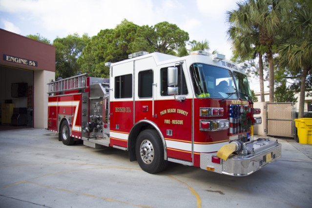 Type of Unit:  Engine 
Station:  54 
Year Built:  2009 
Manufacturer:  Sutphen 
Chassis:  Freightliner FL-80 
Water Capacity:  750 gallons  
Pump Rate:  1250 gallons per minute  
Foam Capacity:  15 gallons
